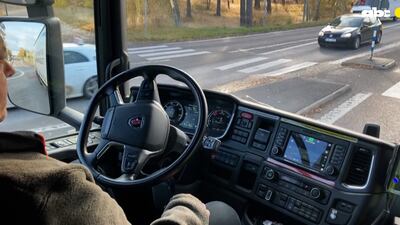 El fabricante de camiones Scania no es la única empresa en desarrollar vehículos autónomos, pero recientemente se convirtió en la primera en realizar pruebas en Europa para transporte de mercancías.