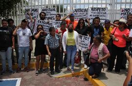 Periodistas de diferentes medios de comunicación protestan  frente a la Fiscalía General de la República (FGR), en el municipio de Chilpancingo en Guerrero (México).