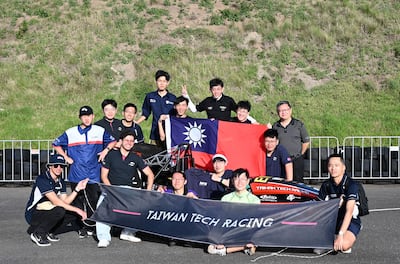 Becarios paraguayos ganan junto a sus compañeros, de la Universidad Nacional de Taiwán (Taiwán Tech), el importante Trofeo Harry Watson, en la competencia torneo Formula SAE de Australasia.