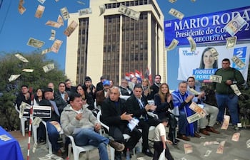 Candidatos a Concejales del PLRA liderados por Augusto Wagner y Ramón Ortiz. Imagen generada por IA.