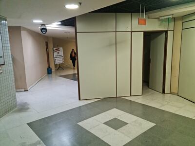 La nueva “oficina” se montó con mamparas en el pasillo del subsuelo 1 de la Cámara de Diputados para alojar más funcionarios.