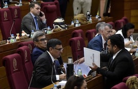 El diputado Édgar Olmedo (ANR, B) presentó el informe final de la Comisión Especial que analiza el déficit de las Caja Fiscal.