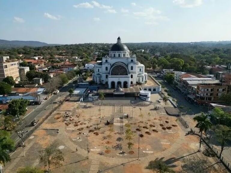 Asi se veía la Basílica antes de realizarse el proyecto de arborización.