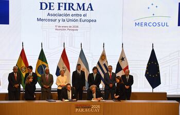 Momento de la firma del acuerdo comercial entre la Unión Europea y Mercosur, este sábado en Asunción.