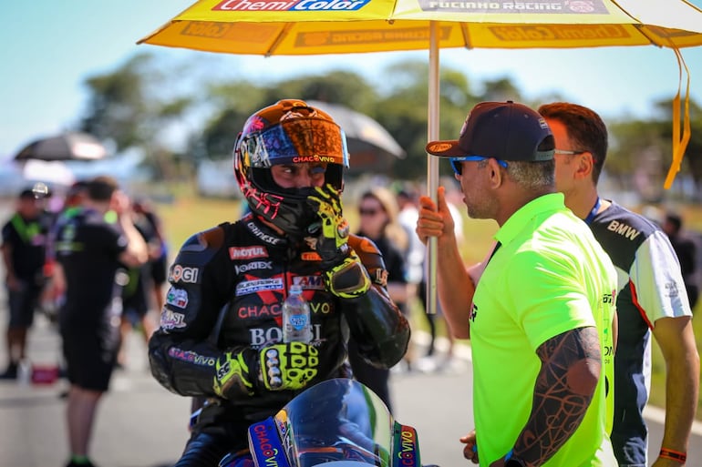 Pedro Valiente y un momento previo antes del inicio de la carrera.