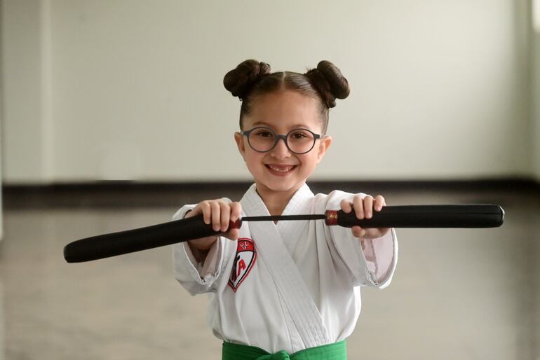 Emma es campeona del Mundial de Taekwondo ATA 2024 (OPEN) en Fórmulas Tradicionales, Fórmulas de Armas y Sparring y vicecampeona del Mundial de Taekwondo ATA 2024 (Open) en Combat Weapons, entre otros logros.24.