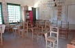 La Escuela Inmaculada Concepción continúa operando con graves carencias, sobre todo la falta de muebles en buenas condiciones.