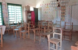 La Escuela Inmaculada Concepción continúa operando con graves carencias, sobre todo la falta de muebles en buenas condiciones.