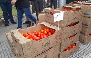 Tomate nacional a G. 9 mil el kilo.