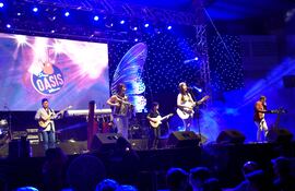 El Grupo Oasis de Villarrica hizo vibrar al público con su variado repertorio, en la 38ª edición del Festival de la Raza, el sábado pasado.