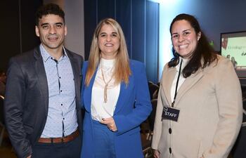 Juan Manuel Curbelo, Nerina de Curbelo y Ruth Sosa.