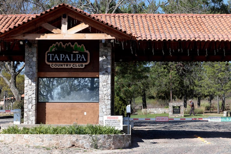 La entrada al Tapalpa Country Club, donde residía 'El Mencho'.