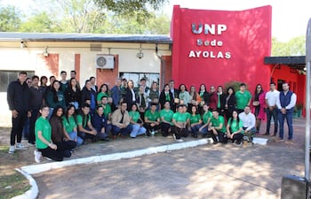Estudiantes de Ingeniería Ambiental de Universidad Nacional de Pilar, filial Ayolas, iniciaron este viernes el proyecto “Ayolas Potĩ: Jóvenes por una ciudad limpia”.