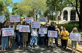 Escribanos de Itapúa se manifestaron esta semana frente al Palacio de Justicia de Asunción contra la lenta aplicación del RUN.