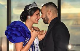 Con esta postal, Sheynnis Palacios confirmó su noviazgo con Carlos Gómez.