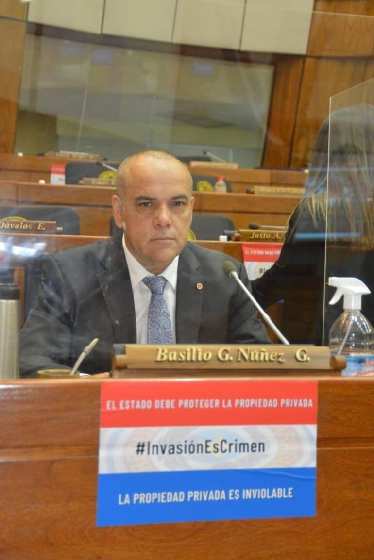 Senador cartista Basilio “Bachi” Núñez, ideólogo de la ley que pretende despojar de un valioso predio al Ministerio de Defensa.