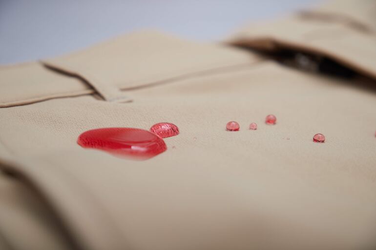 Respeto mediombiental, investigación e innovación articulan una moda inteligente con capacidad para neutralizar el olor corporal, aportar frescor los días de calor, limpiar el aire de virus, repeler a los mosquitos o realizar notificaciones de socorro.