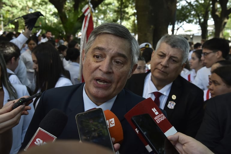 El ministro de Educación, Luis Ramírez, presente en la inauguración de las obras en el Colegio Nacional de la Capital