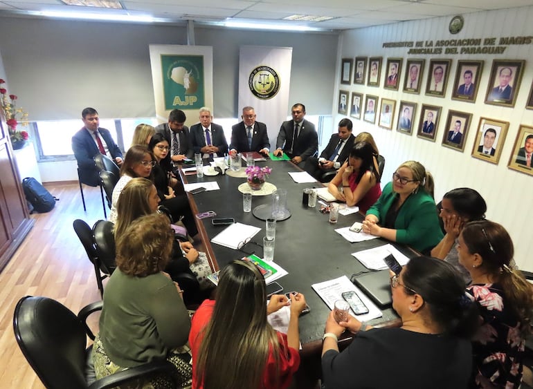 Representantes de gremios judiciales