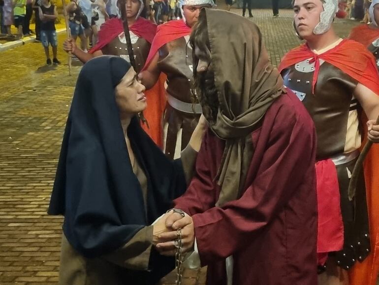 Currusú Rapé en Yaguarón con el elenco de teatro YARA, dirigido por Genn Servin y organizado por la Municipalidad.