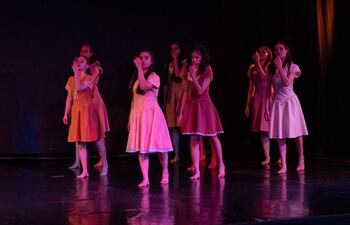 Una escena de la puesta "Flores para Flores".