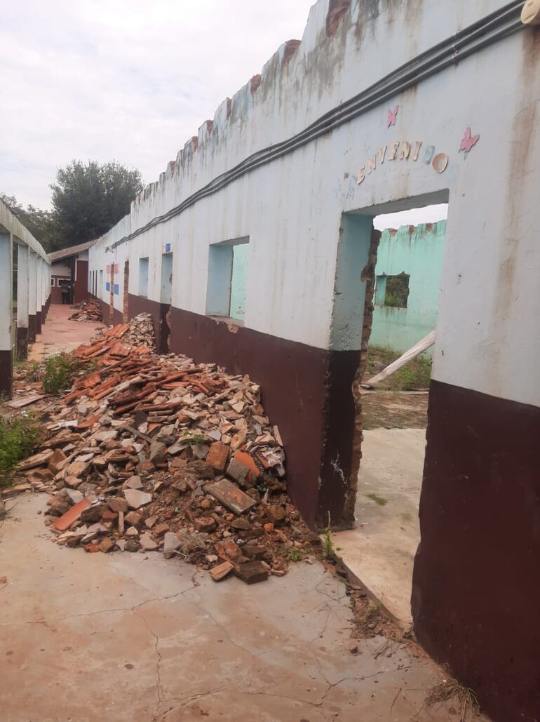 Escuela sin techo en San Pedro del Paraná