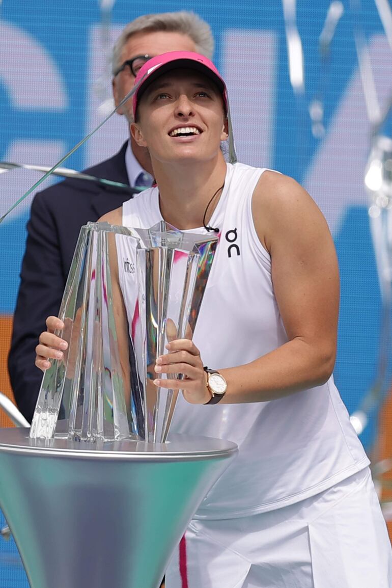 La polaca Iga Swiatek conquistó el WTA 1000 Indian Wells por segunda vez en su carrera, luego de un apabullante triunfo sobre la griega María Sakkari, por 6/4 y 6/0.
