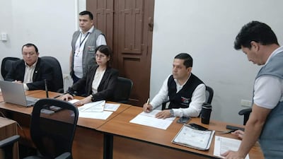 El Tribunal Electoral está integrado por la abogada Laura Villalba, en la presidencia, y los abogados Audilio Vázquez y Luis Centurión, quienes encabezan el proceso de juzgamiento