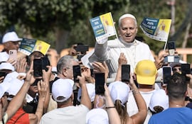 El papa León XIV visitó Lampedusa, epicentro de la crisis migratoria, instando a Europa a integrar a los migrantes.