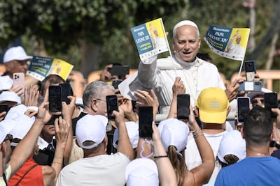 El papa León XIV visitó Lampedusa, epicentro de la crisis migratoria, instando a Europa a integrar a los migrantes.