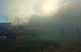 Comerciantes de Alberdi afectados por el incendio reclaman ayuda para volver a trabajar.