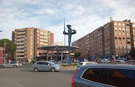 En Alcalá de Henares, los tributos a Miguel de Cervantes se encuentran en cada rincón. Aquí, una estatua de Don Quijote de la Mancha se erige en la rotonda de una avenida principal.