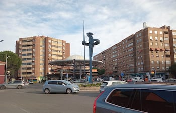 En Alcalá de Henares, los tributos a Miguel de Cervantes se encuentran en cada rincón. Aquí, una estatua de Don Quijote de la Mancha se erige en la rotonda de una avenida principal.