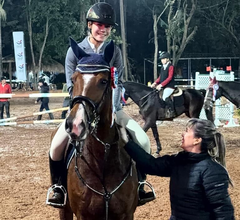 Agostina Sánchez se consagró campeona en la categoría 1.10, en el certamen en la Sociedad Hípica Paranaense.