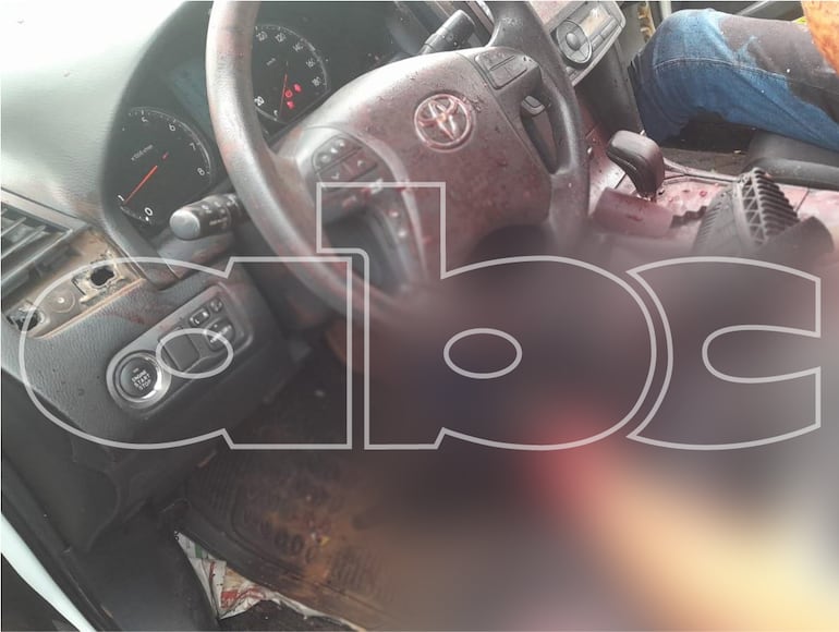 Camioneta en la que se desplazaban los dos presuntos miembros del grupo de "Macho", finalmente abatidos.