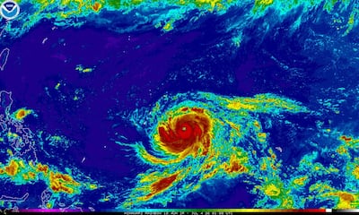 838
Este folleto de la Administración Nacional Oceánica y Atmosférica de EE. UU. (NOAA) tomado y recibido el 4 de julio de 2026 muestra imágenes satelitales HIMAWARI del súper tifón Bavi a medida que se desarrolla y se acerca a Guam y el archipiélago de las Marianas del Norte en el Océano Pacífico occidental.