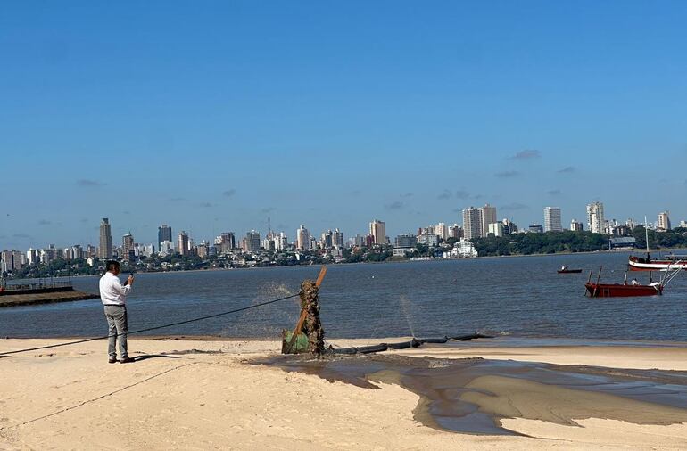 Renuevan arena de la Playa San José para la próxima temporada de verano.