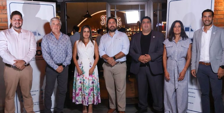 Directivos de CECOEL.