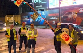 Candidato opositor a la concejalía de Asunción rechaza propuesta de peaje para Asunción con protesta sobre avenida España.