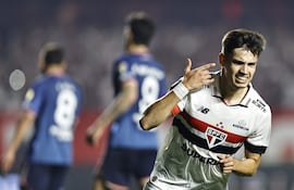 El paraguayo Damián Bobadilla, futbolista del São Paulo, celebra un gol en el partido frente a Nacional de Montevideo por la revancha de los octavos de final de la Copa Libertadores 2024 en el estadio Morumbí, en São Paulo, Brasil.