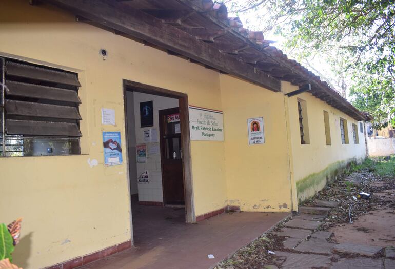 Del Puesto de Salud desmantelado por las autoridades sanitarias se hurtaron algunas puertas.