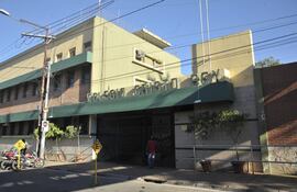 Fachada del colegio Cristo Rey, intervenido por la dictadura del presidente Alfredo Stroessner hace 50 años.