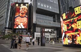 Imagen del jugador de la selección española Lamine Yamal en una calle de Pekín, China, julio de 2026