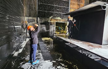 Vista interna de la envolvente con el elemento central a prender fuego.