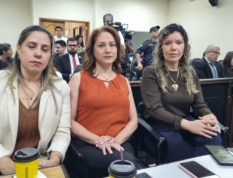Las fiscalas Claudia Aguilera, Luz Guerrero y Nathalia Silva.
