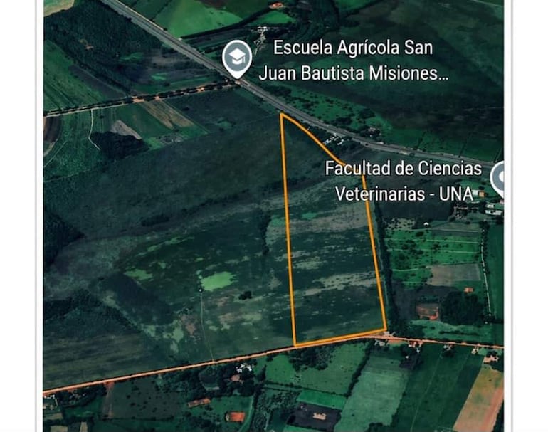 Mapa satelital que muestra la ubicación de la Facultad de Ciencias Veterinarias - UNA y la Escuela Agrícola San Juan Bautista.