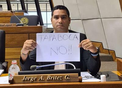 El diputado opositor Jorge Brítez quiere que el tapabocas no sea de uso obligatorio. Los cartistas quieren suspenderlo.