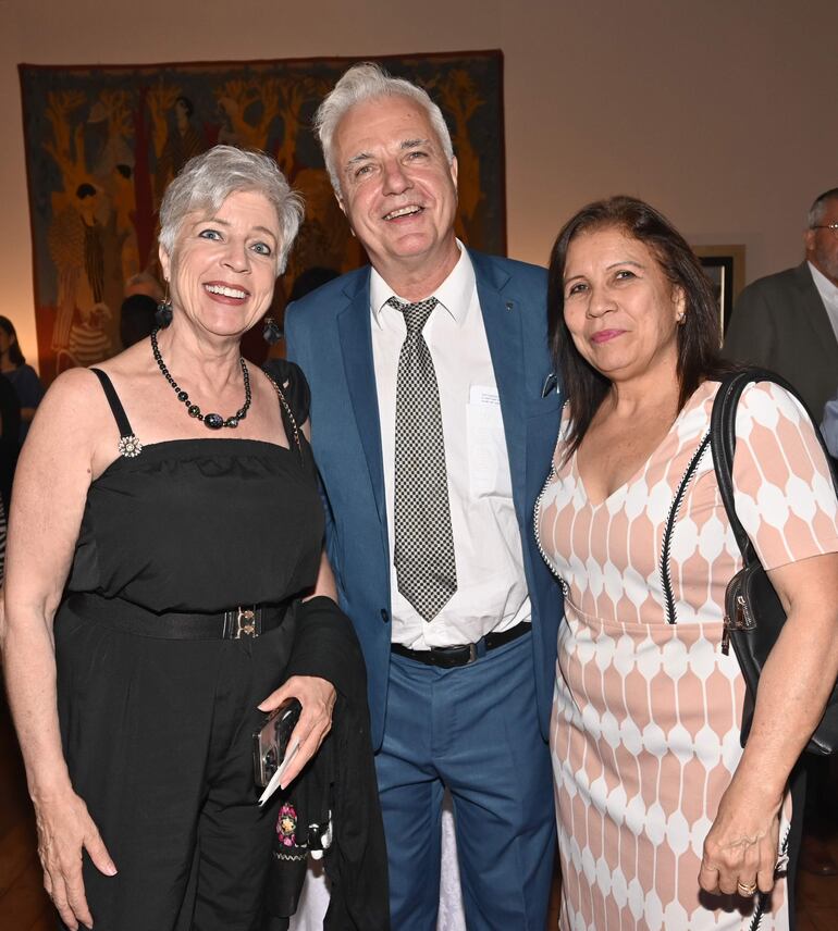 Raymonde Thevenot, Romain Saulieu y Stela de Saulieu.