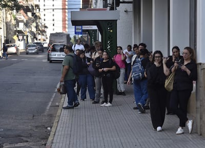 Usuarios denuncian retrasos y mala frecuencia mientras las empresas esperan los pagos.