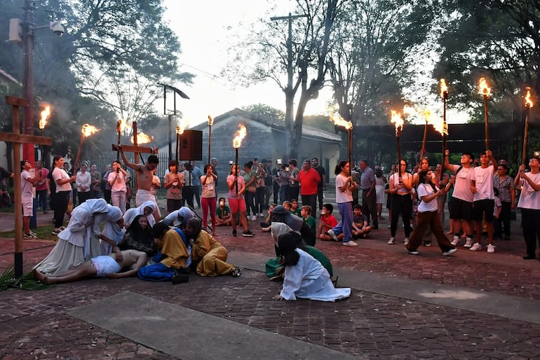 Jesús ya en brazos de Maria, tras el descendimiento de la cruz.